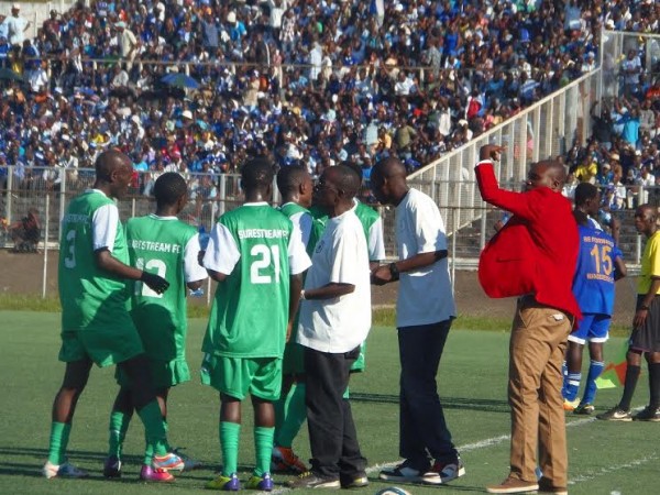 Peter Mponda doing some pep talk...Photo-Jeromy-Kadewere.