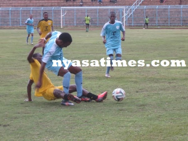 Peter Pindani gets tackled by a Tigers' defender, Pic Alex Mwazalumo