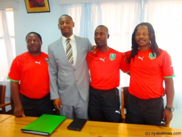 FAM president Nyamilandu and the new coaches posing for Nyasa Times....Photo Jeromy Kadewere