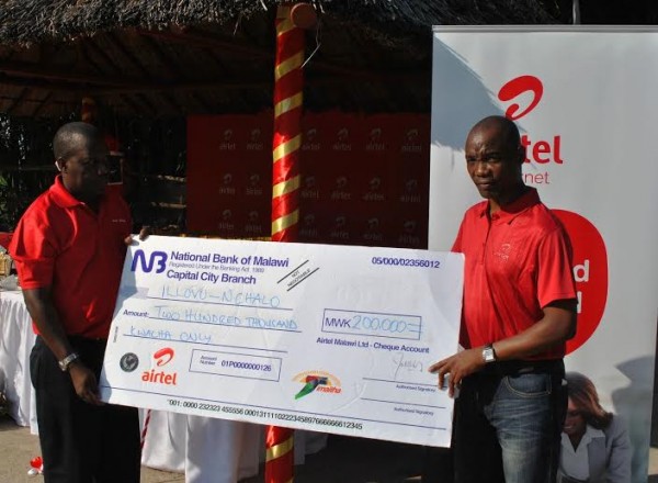 Presentation of a cheque to Illovo-Nchalo for the golf course ... ..Photo Jeromy Kadewere