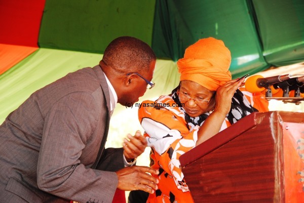 President Banda confers with Phalombe East MP and former Finance Minister Ken Lipenga 