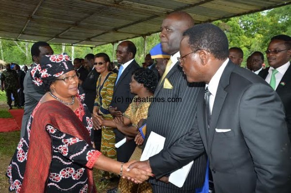 President Banda greets MCP president Lazarous Chakwera 