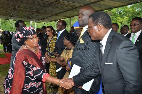 President Banda greets MCP president Lazarous Chakwera