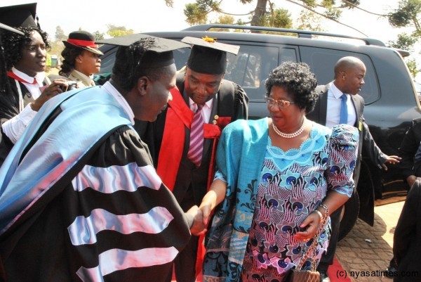 President Banda is welcomed by university authorities on arrival for the graduation ceremony