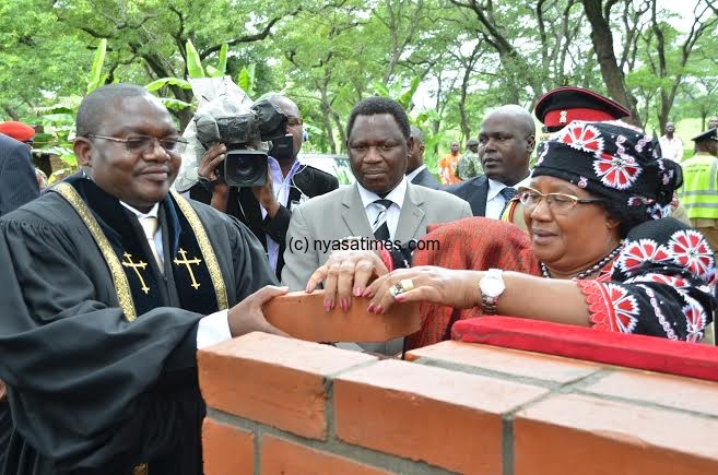 President Banda laying foundation centre for Aida Chilembwe conference cente