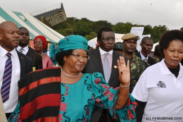 President Banda makes her way to the podium and waves at admirers