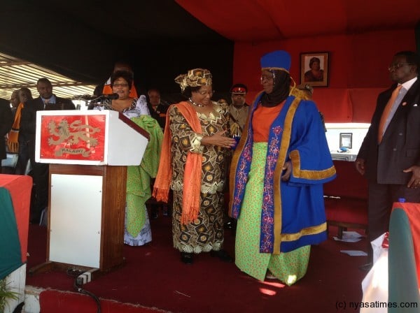 President Banda officialy elevating Senior Chief Chitera