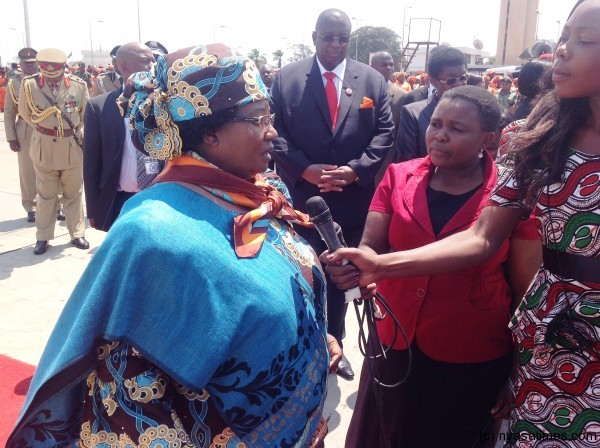 President Banda talks to members of the press on arrival in Lilongwe from Windhoek, Namibia on Thursday