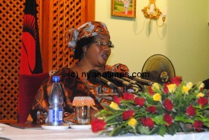 President Dr.Joyce Banda addressing a press conference at Sanjika palace in Blantyre.Picture by Francis Mphweya-MANA. 