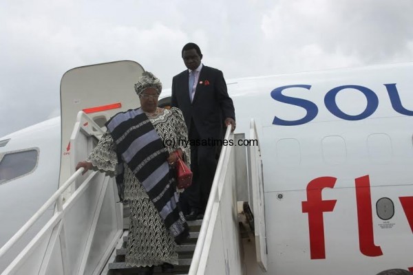 President Joyce Banda arrives from Nigeria through KIA-Pic by Lisa Vintulla