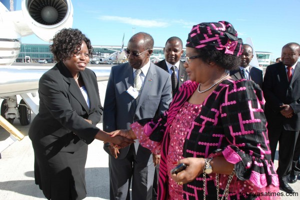 President Joyce Banda leaves Cape Town after attending world economic forum on Africa 2013, seen here off by among others Malaw