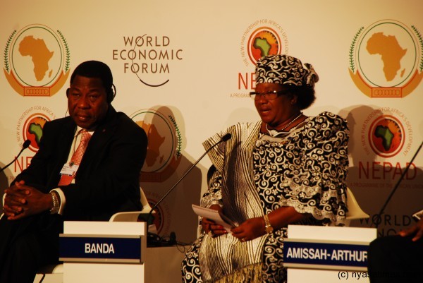 President Joyce Banda speaking on a grow Africa forum in Cape Town on Thursday(C) Govati Nyirenda, Mana.