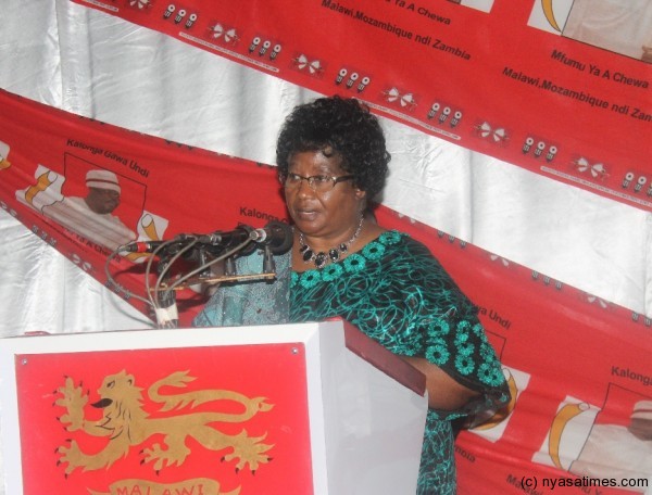 President Mrs Joyce Banda speaking at the fundaraising dinner hosted by Chewa Heritage at Capital Hotel in Lilongwe-pic by Lisa Vintulla