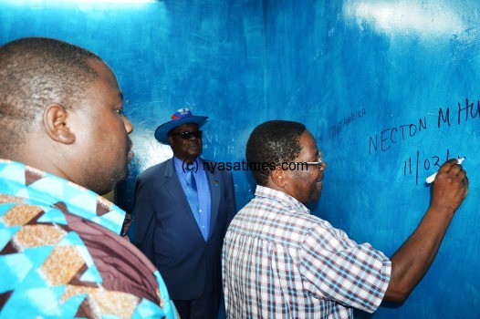 President Mutharika and other colleques in the Cell at Lumbadzi Police Station - Pic by Stanley Makuti