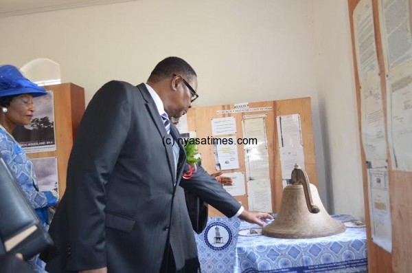 President Mutharika inspecting Chilembwe's legendary bell
