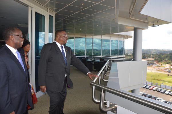 President Mutharika inspects Mzuzu Reserve Bank (C) Stanley Makuti