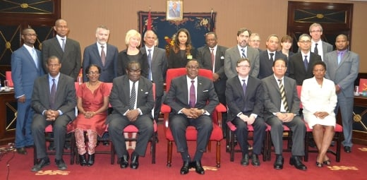President Mutharika poses with the World Bank Directors and few Malawans participants at Kamuzu Palace in Lilongwe-Pic. by Abel Ikiloni