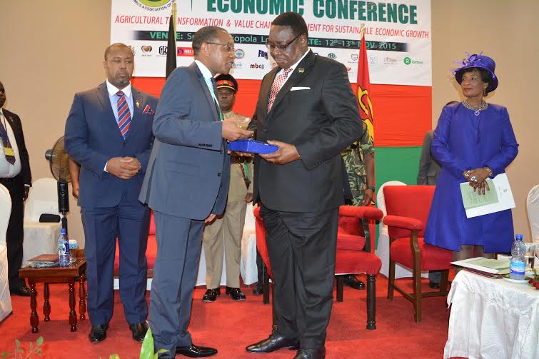 President Mutharika receives a gift at Ecama event