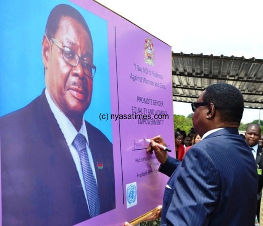 President Mutharika signs the She 4 He Commitment at Parliament Building in Lilongwe-Pic. by Abel Ikiloni