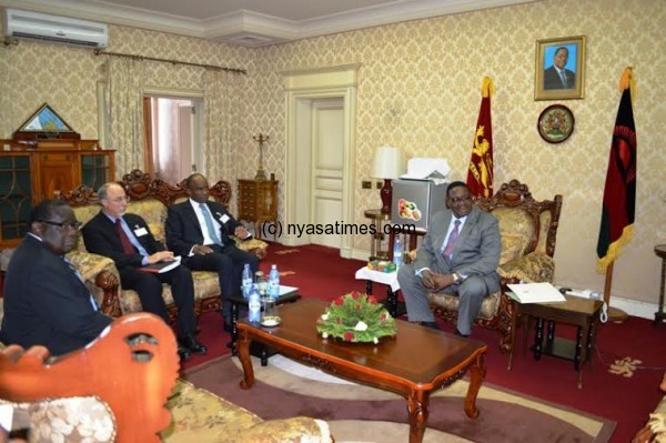 President Mutharika, Finance Ministe and IMF mission at Kamuzu Palce- Pic by Stanley Makuti.