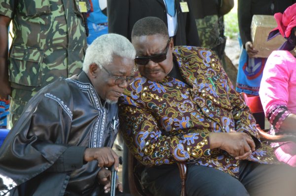 President Peter Mutharika confers with Paramount Chief Kyungu during the visiting of flood victims in Karonga District (C) Stanley Makuti 