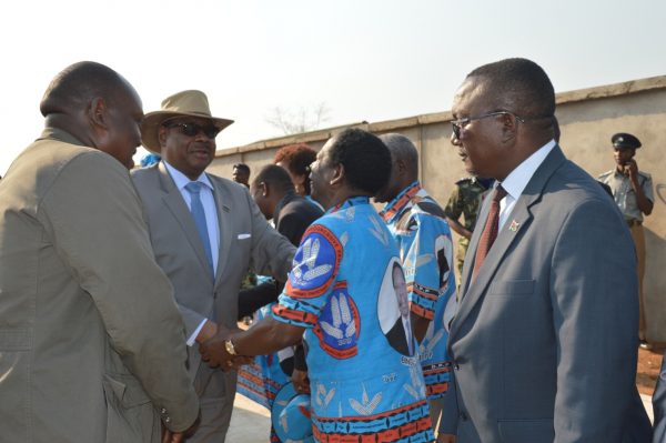 President Peter Mutharika is welcomed by members of the Democratic Progressive Party on arrival at Ntcheu (C)Stanley Makuti 