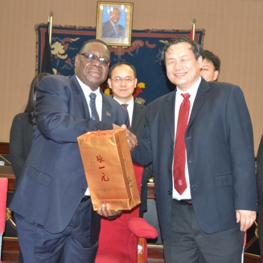 President Peter Mutharika receives a gift from Chief Scientist Guanghan Xu at Kamuzu Palace-Pic. by Abel Ikiloni