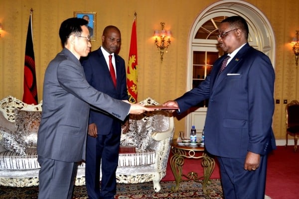 President Peter Mutharika, receives letters of Credence from New Chinese Ambassador to Malawi, Wang Shiting at Kamuzu Palace in Lilongwe-(c) Abel Ikiloni, Mana