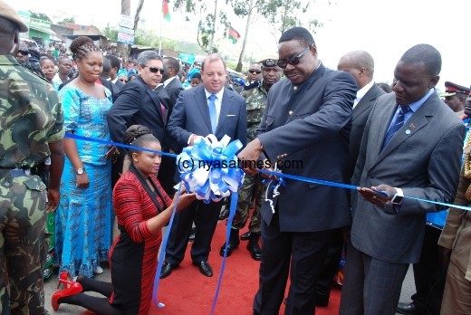 President peter Mutharika opens John Chilembwe Highway on Friday.Cgovati Nyirenda Mana