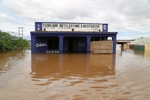 Pub in floodwater -Photo by Jeromy Kadewere, Nyasa Times