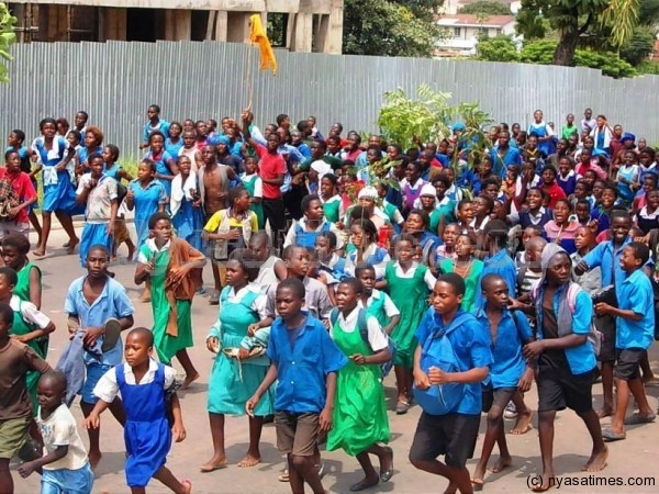 Pupils on their way to Sanjika Palace chanting anti-government songs....Photo Jeromy Kadewere