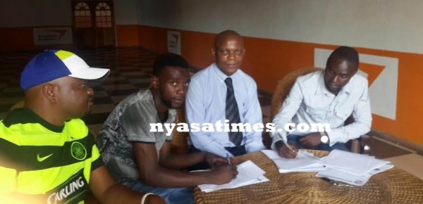 Putting pen to paper; new Wanderers acqusition