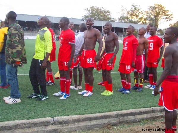 Red Lions players chanting 'Asilikali eee ku nkhondo'.....Photo Jeromy Kadewere