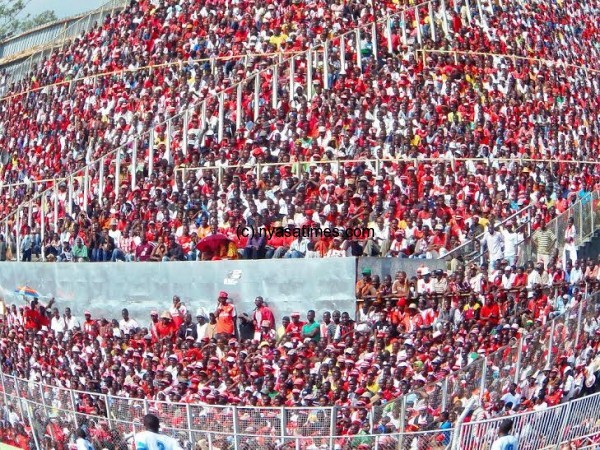  Red-army-filled-Kamuzu-Stadium-Photo-Jeromy-Kadewere