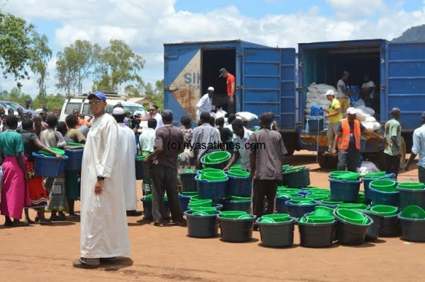 Relief aid distribution underway at Migowi in Pholombe