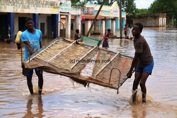Rescuing house bed .-Photo by Keromy Kadewere