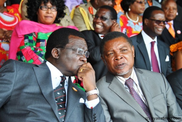 Retired Chief Justice Richard Banda - the First Gentleman - exchanges notes with Chief Justice Lovemore Munlo