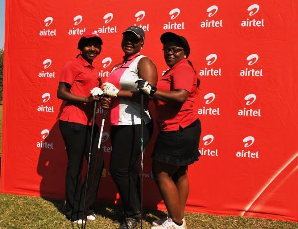 Roza Mbilizi ( centre) winner of women catergory -Photo Jeromy Kadewere.