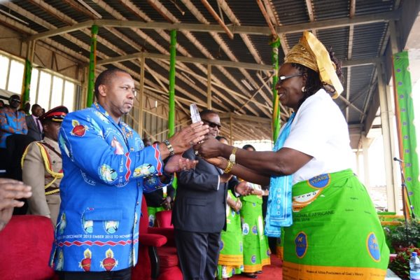 Vice president  Saulos Chilima receives an award from WUCWO president, Mrs. Rosaline Menga at Civo Stadium ,Lilongwe-(c) Abel Ikiloni, Mana