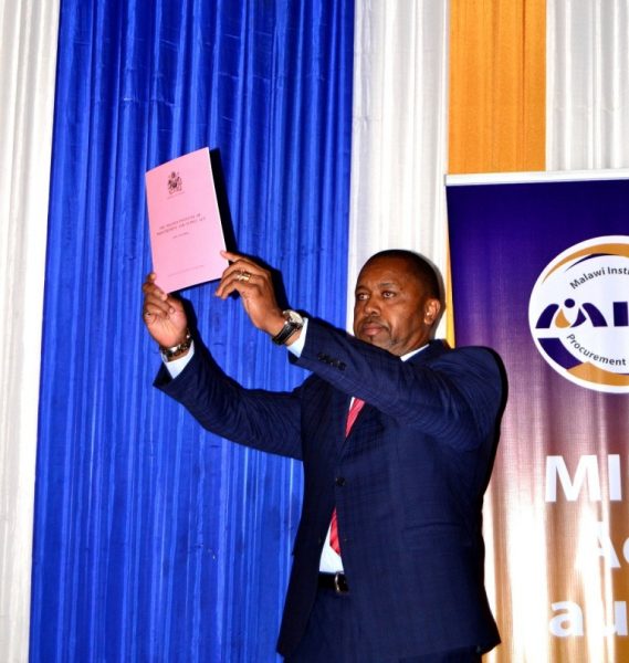  Chilima shows the just launched MIPS Act Book at BICC in Lilongwe-(c) Abel Ikiloni, Mana