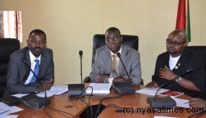 Safari Mbewe, in the middle, Excecutive Director for MANET+