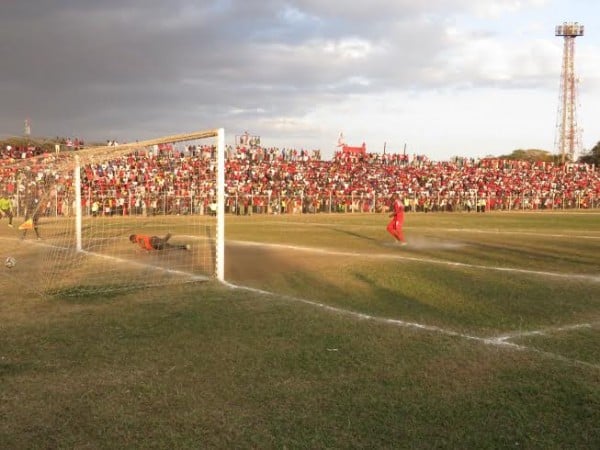 Sailesi scores the decisive penalty, Pic Alex Mwazalumo.