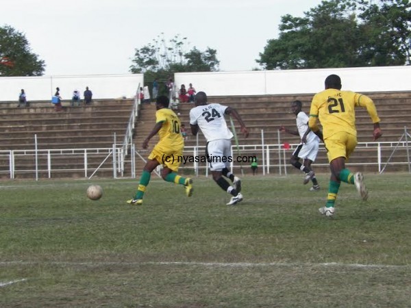 Scorer Mwehiwa charges towards KB D-zone during Sat game