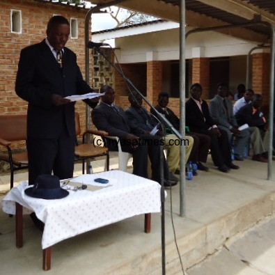 Senior Chief Mwankhunikira delivering his official opening speech