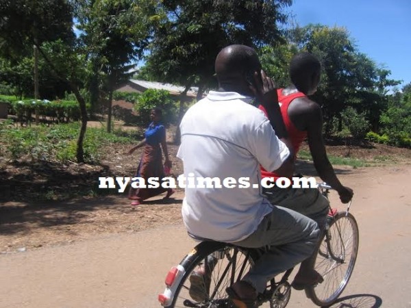 Shaba carried by bicycle taxi operators