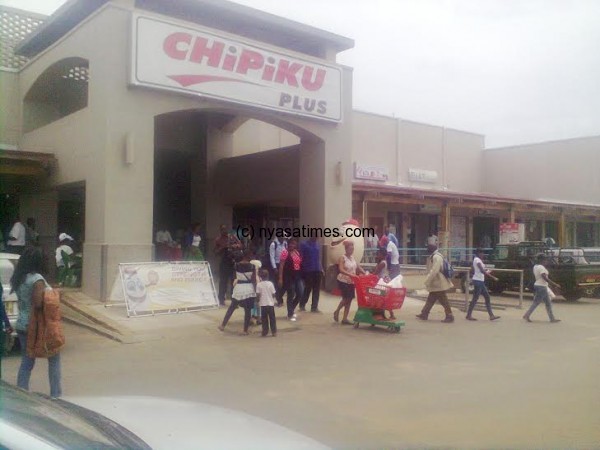 Shopping for Christmas at Chipiku Store