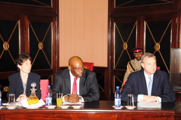 Simmons and British Charge d'affairs in Lilongwe and another member of the delegation listen to  President Banda speech
