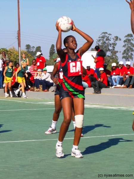 Sindi Simutowe scores ....Photo Jeromy Kadewere