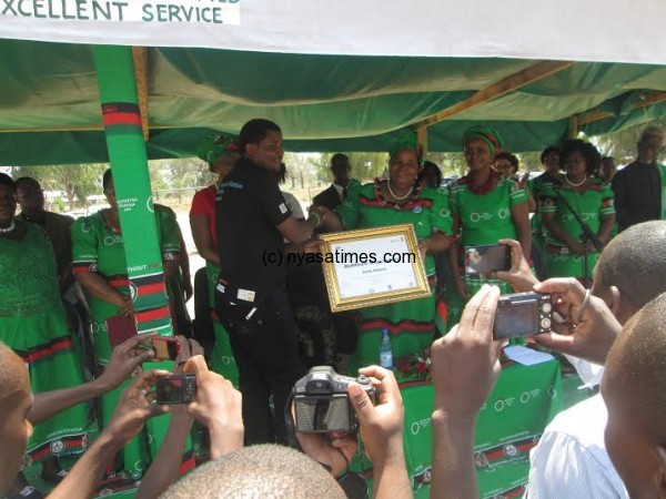 Skefa Chimoto receiving the certificate form Minister Kalilani.-Photo by Tiwonge Kumwenda, Nyasa Times