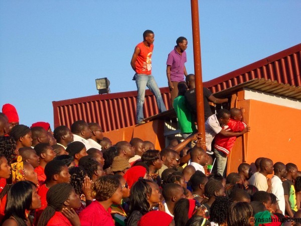 Some fans had to watch the game from the roof of BYC....Photo Jeromy Kadewere